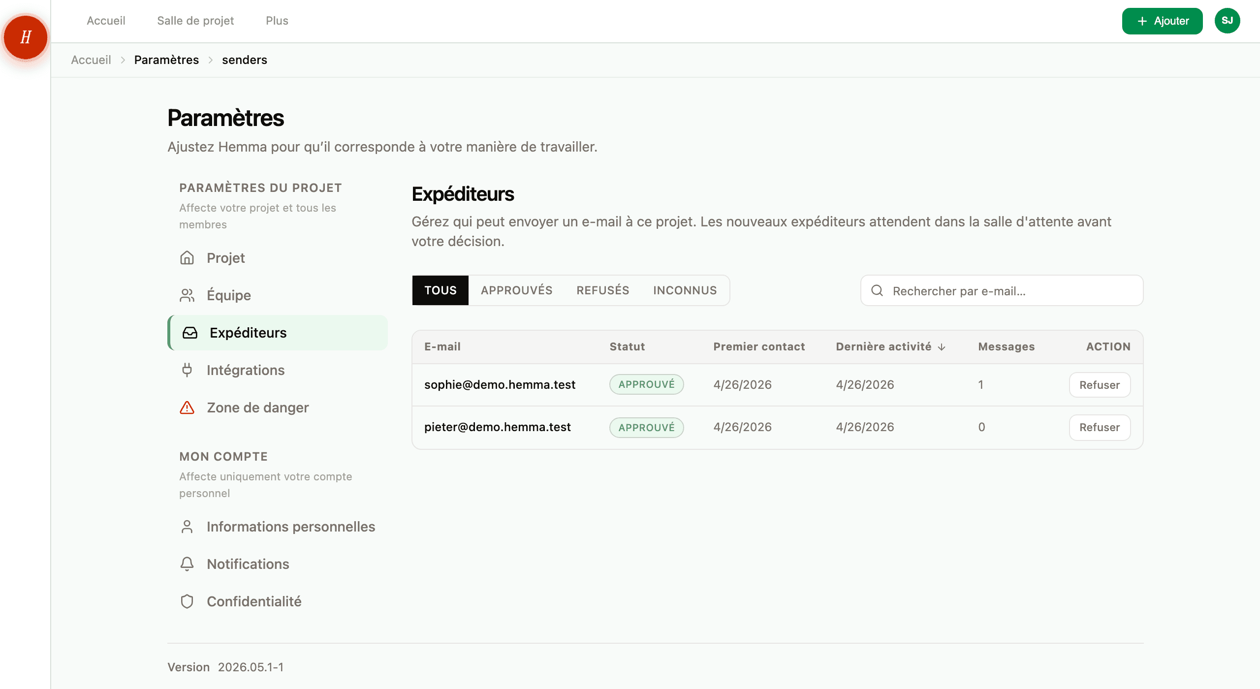 La page de paramètres Expéditeurs avec les onglets de filtre Tous, Approuvés, Refusés, Inconnus et une ligne par expéditeur avec statut, dernière activité, nombre de messages et un bouton d'action